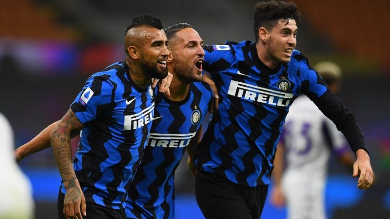 Pazza Inter: 4-3 alla Fiorentina. Vlahovic grazia Conte, che vince cambiando modulo in corso d’opera
