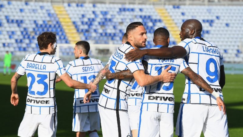 Conte ricomincia da capo: rimonta con la difesa a 4 (come con la Fiorentina). Alla Sardegna Arena un nuovo inizio